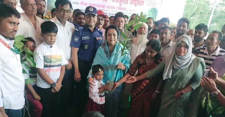 মানিকগঞ্জে ‘একটি শিশু একটি গাছ’ কর্মসূচির উদ্বোধন করলেন পর্যটনমন্ত্রী