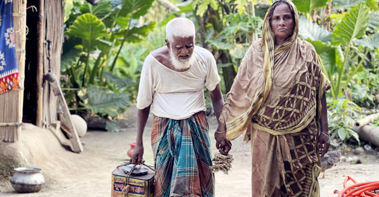 মুন্সী এনায়েতের হাত ধরে ভাগ্যবদল জন্মান্ধ গফুর মল্লিকের