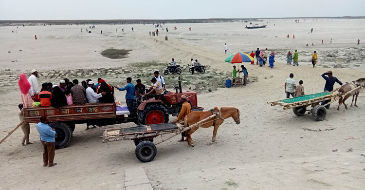 ভ্রমণপিপাসুদের পদচারণায় মুখরিত বালাসী ঘাট