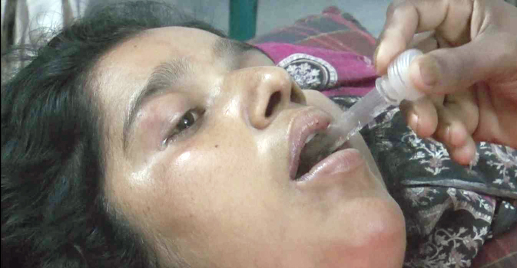 মারধরে অজ্ঞান স্ত্রী, পরে জিহ্বা কেটে নিলেন স্বামী