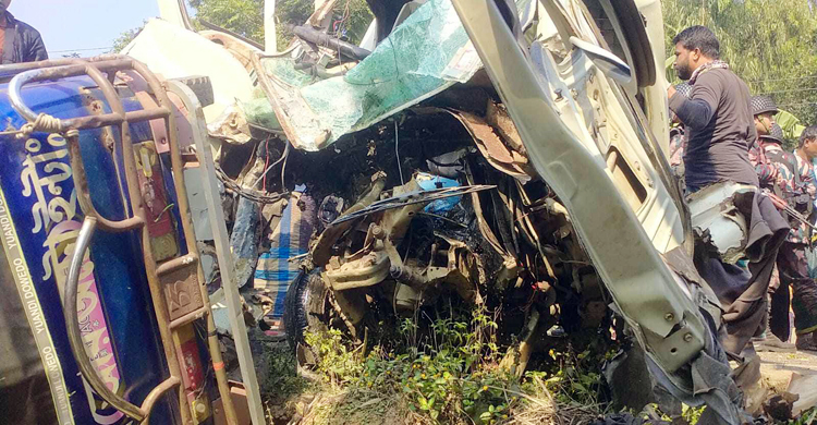 বাসের সঙ্গে বিজিবির টহল গাড়ির সংঘর্ষ, চালকের মৃত্যু