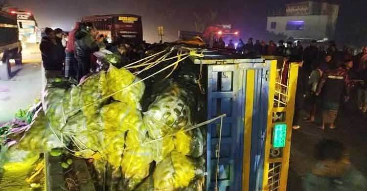 গাইবান্ধায় সড়ক দুর্ঘটনায় প্রাণ গেলো দুজনের