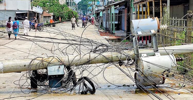 কালবৈশাখীর তাণ্ডবে পাঁচদিন ধরে বিদ্যুৎবিচ্ছিন্ন ১০ গ্রাম