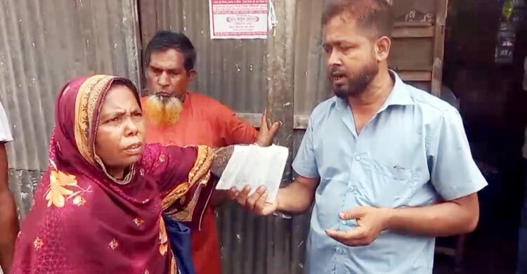 সরকারি হাসপাতালের সিরিঞ্জ বাইরে বিক্রির সময় নারী আটক