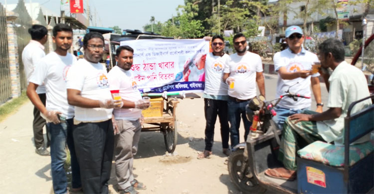 গাইবান্ধায় তীব্র দাবদাহে স্বস্তি দিতে পানি-স্যালাইন বিতরণ