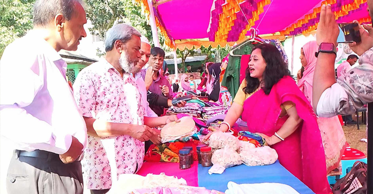 উদ্যোক্তাদের তুলে ধরতে গাইবান্ধায় দিনব্যাপী পণ্য মেলা