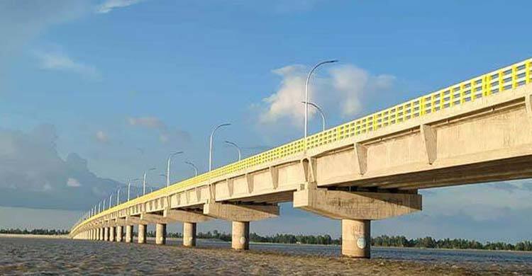 এবার মওলানা ভাসানী সেতুর রিফ্লেক্টর লাইট চুরি