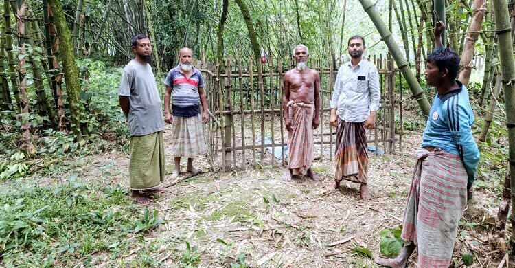 গাইবান্ধায় কঙ্কাল চুরি ঠেকাতে রাত জেগে কবরস্থান পাহারায় গ্রামবাসী