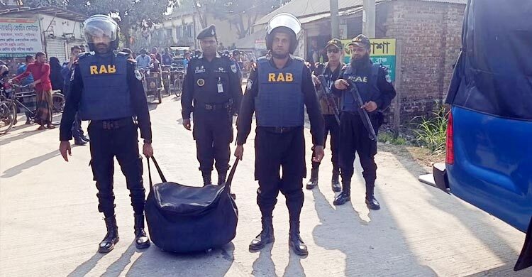 বিএনপি অফিসের সামনে থেকে ককটেল সদৃশ বস্তু উদ্ধার