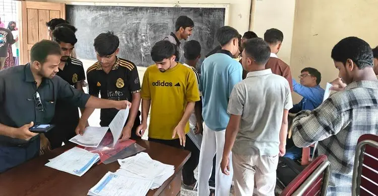 প্রধান শিক্ষকের গাফিলতিতে ১৫০ এসএসসি পরীক্ষার্থীর ভবিষ্যৎ অনিশ্চিত