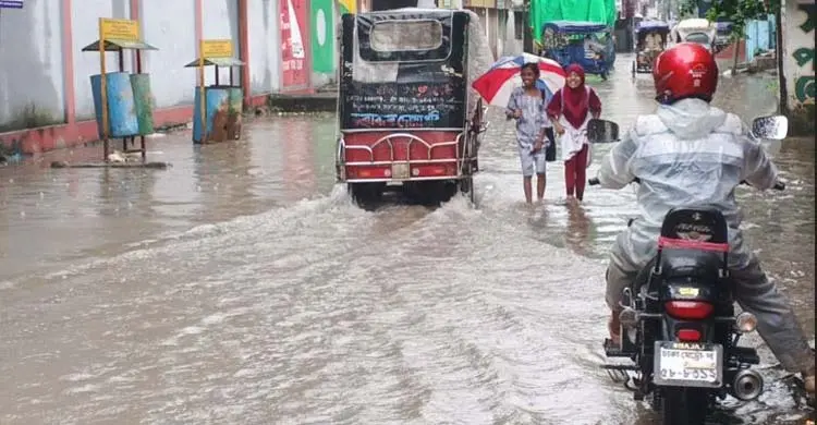 ভারী বৃষ্টিপাতে জলাবদ্ধতা, গাইবান্ধায় জনদুর্ভোগ
