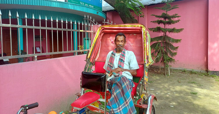 তীব্র গরমে নাজেহাল মানুষ