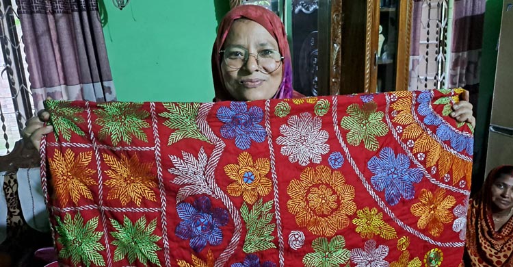 শেফালীর নকশিকাঁথায় স্বাবলম্বী আড়াইশো নারী