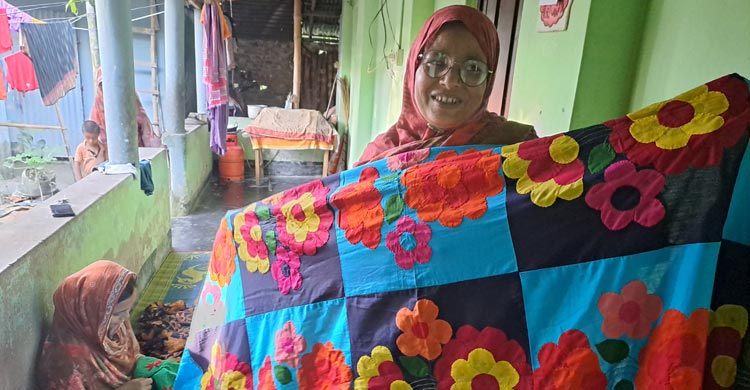 শেফালীর নকশিকাঁথায় স্বাবলম্বী আড়াইশো নারী