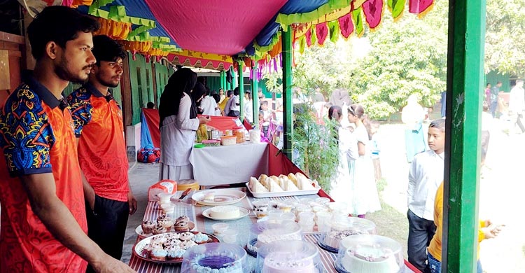 টিফিনের টাকা বাঁচিয়ে অসহায়দের পাশে শিক্ষার্থীরা