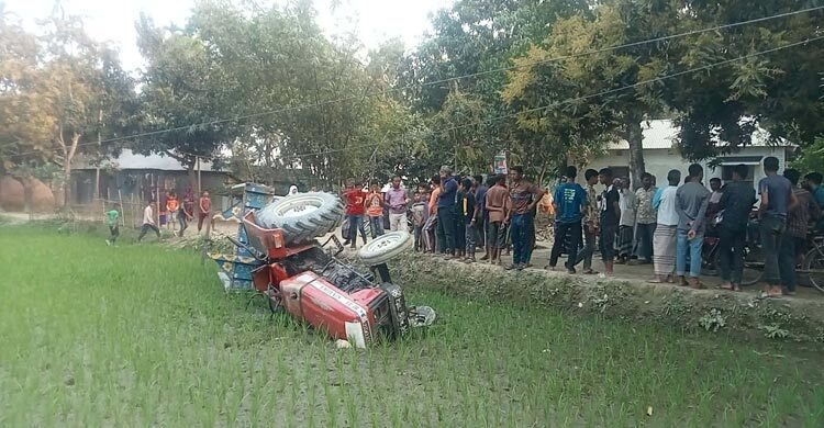 এসিল্যান্ডের ধাওয়ায় ট্রাক্টর উল্টে ধানক্ষেতে, অল্পের জন্য প্রাণ রক্ষা
