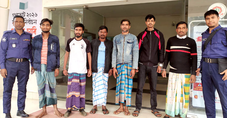 গাইবান্ধায় পুলিশের ওপর হামলার ঘটনায় ৭৮ জনের বিরুদ্ধে মামলা