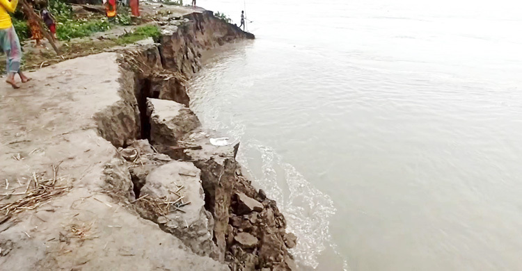 নদ-নদীর পানি কমছে, বাড়ছে ভাঙন