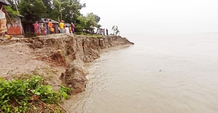 নদ-নদীর পানি কমছে, বাড়ছে ভাঙন
