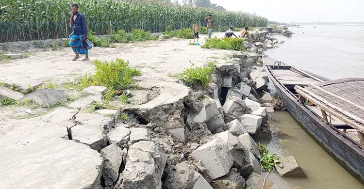 ১৫ মিটার দূরেই ব্রহ্মপুত্র, ভাঙন ঝুঁকিতে ১৫৭ কোটি টাকার লঞ্চ টার্মিনাল