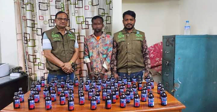 সুপারিভর্তি বস্তায় মিললো ফেনসিডিল, কারবারি গ্রেফতার