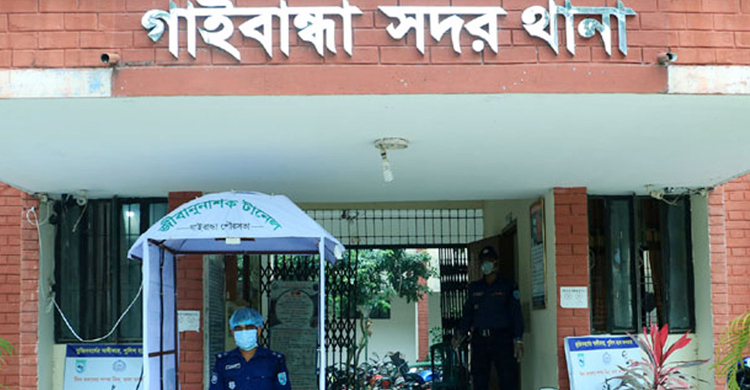 মেহেদি কিনে দেওয়ার কথা বলে কিশোরীকে দলবদ্ধ ধর্ষণ