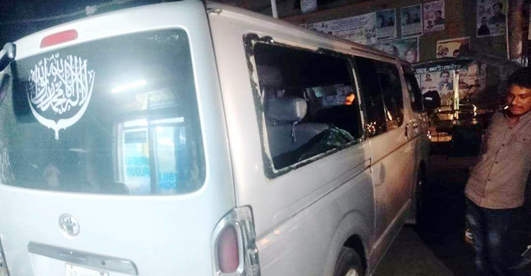 বরযাত্রীর গাড়ি আটকে ভাঙচুর-লুট, চালককে মারধর