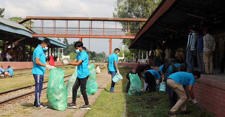 গাইবান্ধা শহর পরিচ্ছন্নতায় একঝাঁক শিক্ষার্থী