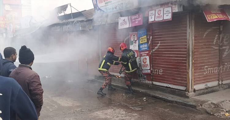 গাইবান্ধায় আগুনে পুড়লো ৫ প্রতিষ্ঠান