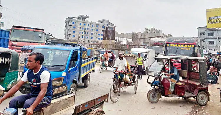 ঢাকা-রংপুর মহাসড়কে কাজ চলমান, ঈদযাত্রায় যানজটের শঙ্কা