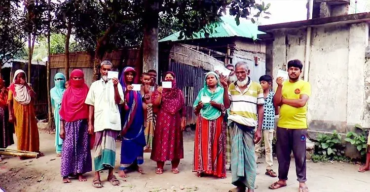 ঋণের নামে একের পর এক প্রতারণার ফাঁদ, টার্গেট গ্রামের হতদরিদ্ররা