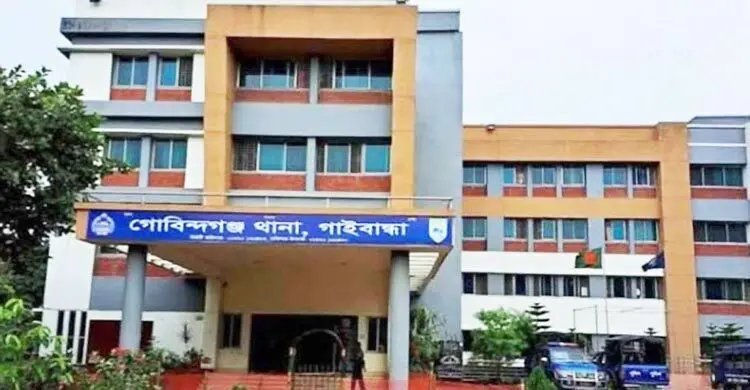 রিকশা চালককে মারধরে বাধা দেওয়ায় যাত্রীকে হত্যা, গ্রেফতার ১