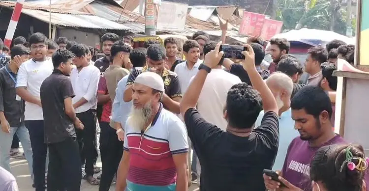 গাইবান্ধায় শিক্ষামন্ত্রী পদত্যাগের দাবিতে সড়ক অবরোধ