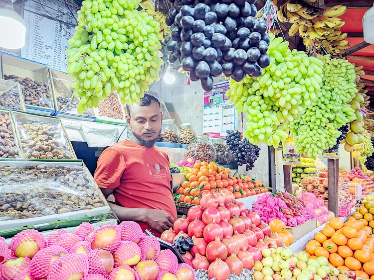 গাইবান্ধায় সাধারণের নাগালে শুধু কলা আর পেয়ারা