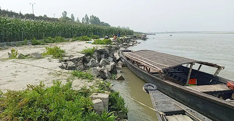১৫ মিটার দূরেই ব্রহ্মপুত্র, ভাঙন ঝুঁকিতে ১৫৭ কোটি টাকার লঞ্চ টার্মিনাল