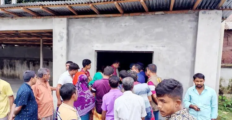 গাইবান্ধায় চোর সন্দেহে তিনজনকে পিটিয়ে হত্যা