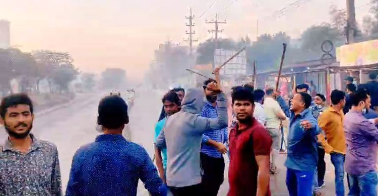 শ্রীপুরে বিএনপির মিছিলে ধাওয়া-পাল্টাধাওয়া, ককটেল বিস্ফোরণ