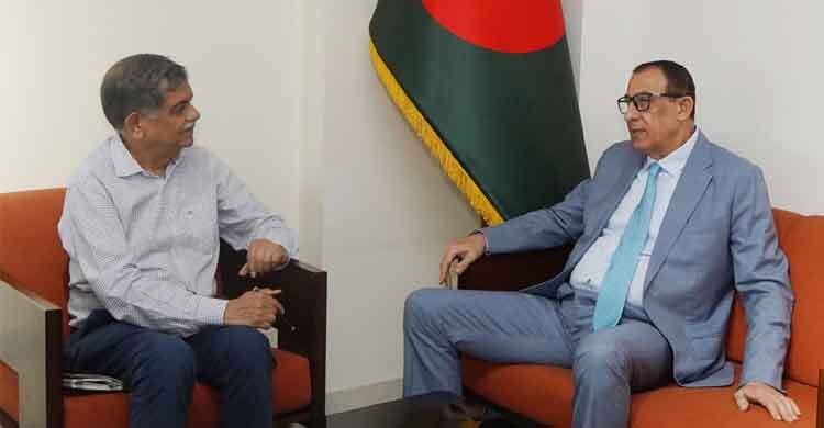 গাজায় চিকিৎসা দিচ্ছেন বাংলাদেশ থেকে এমবিবিএস পাস ৪১ জন