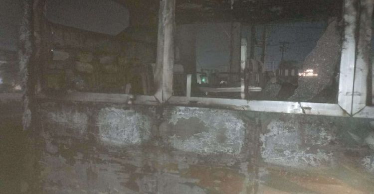 গাজীপুরে দাঁড়িয়ে থাকা বাসে আগুন দিলো দুর্বৃত্তরা