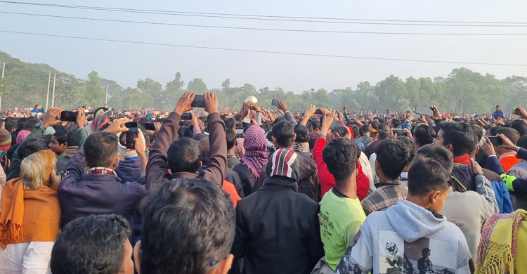 ময়মনসিংহে ‘হুম গুটি’ খেলায় লাখো মানুষের ঢল