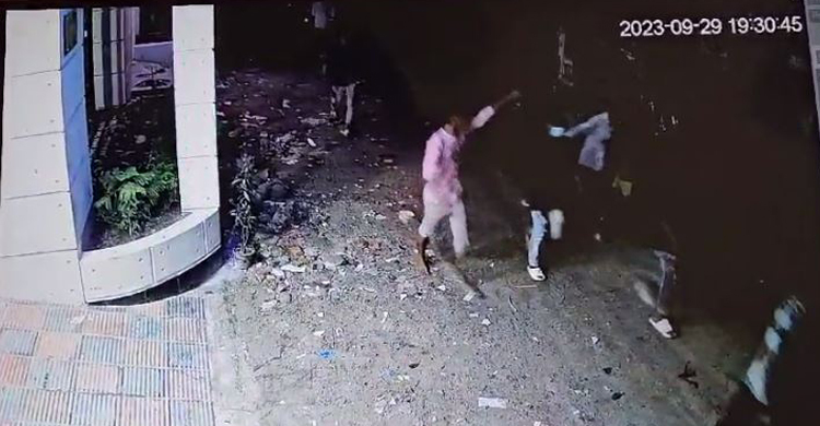 কিশোর গ্যাংয়ের সশস্ত্র গণছিনতাই, পুলিশের ভূমিকা নিয়ে প্রশ্ন