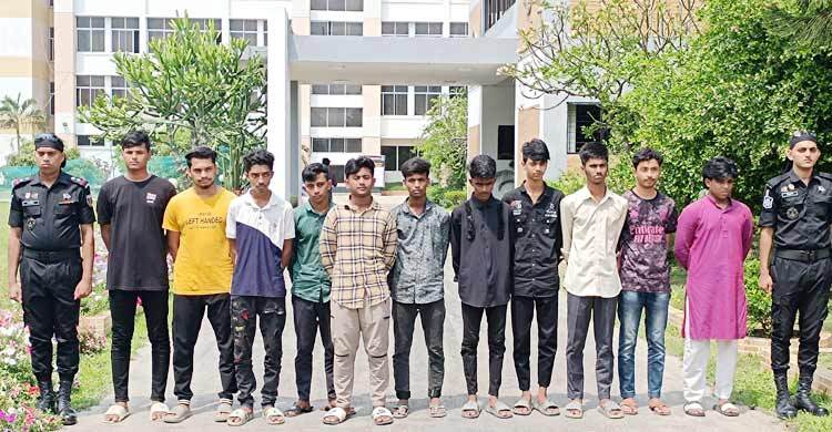 কিশোর গ্যাং ‘টেনশন’ ও ‘ডেভিল এক্সো’ গ্রুপের ১৭ সদস্য আটক