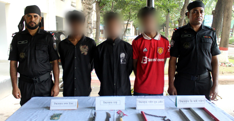 টাকা দিলে সব পক্ষের হয়েই মারামারি করে ‘পিচ্চি জয়’ গ্রুপ