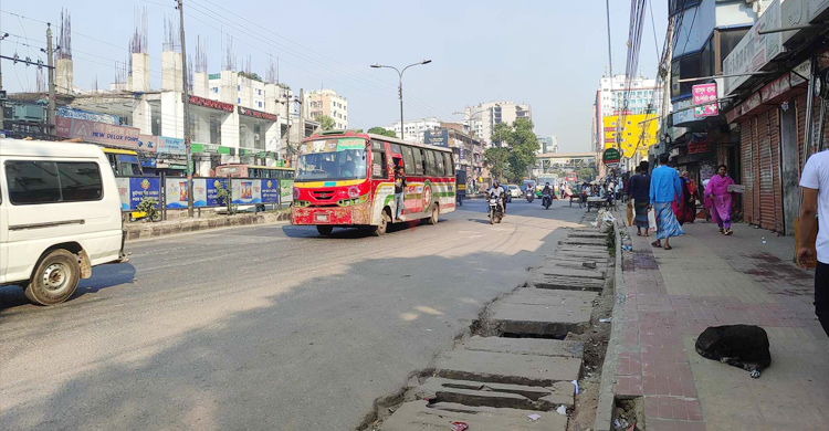 রাজধানীর সড়কে গাড়ির চাপ, চলছে না দূরপাল্লার বাস