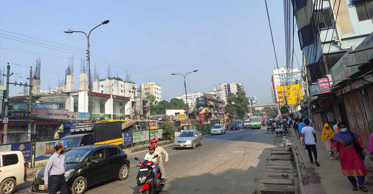 রাজধানীর সড়কে গাড়ির চাপ, চলছে না দূরপাল্লার বাস