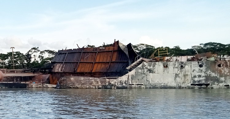 ইঞ্জিন রুমের গ্যাস থেকে নন্দিনী-২ জাহাজে বিস্ফোরণ