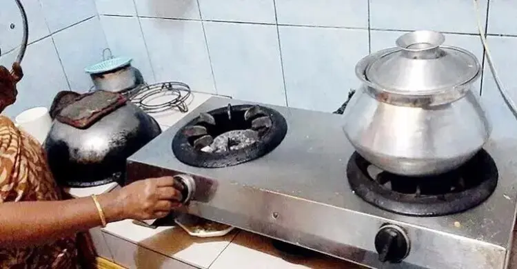 গ্যাস সংকটে নাকাল জনজীবন, রান্না করতে ঘণ্টার পর ঘণ্টা অপেক্ষা