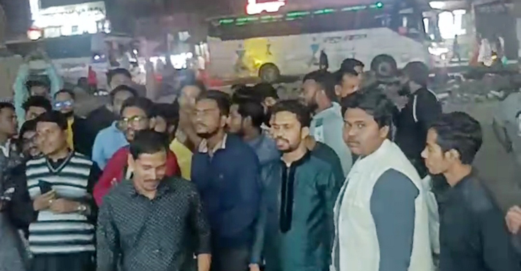 টঙ্গীতে স্বতন্ত্র প্রার্থীর গণসংযোগে নৌকার সমর্থকদের বাধার অভিযোগ