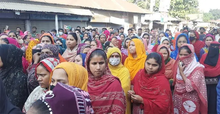 গাজীপুরে কারখানা বন্ধ ঘোষণায় শ্রমিকদের বিক্ষোভ