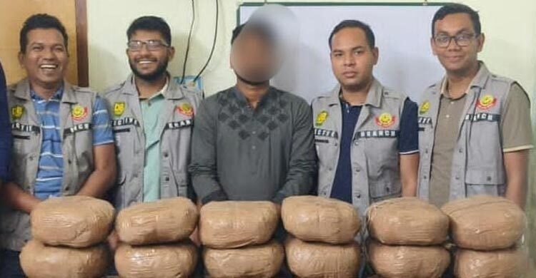 যাত্রাবাড়ীতে ৬০ কেজি গাঁজাসহ কারবারি গ্রেফতার
